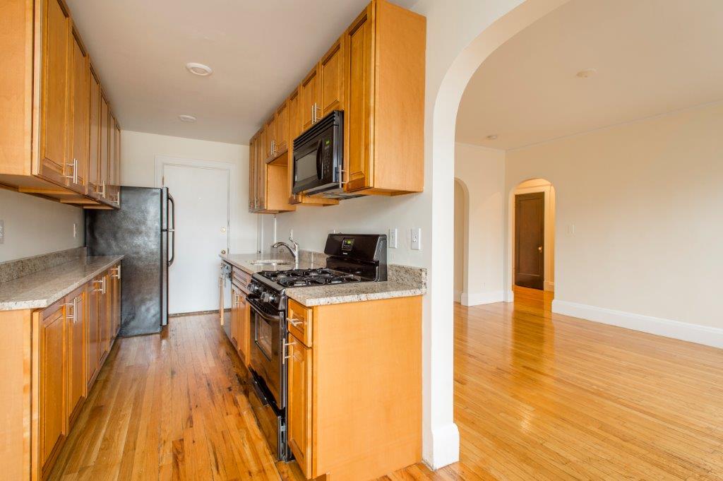 $2,430 / 1br - 705ft2 - ➽Stellar Somerville 1 Bedroom Available 11/1! No Fee! HT/HW Included! (Winter Hill)