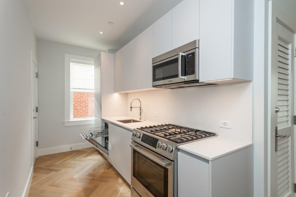 APPLICATION PENDING $3,150 / 1br - 535ft2 - ➽Deluxe Cambridge Top Floor 1 Bedroom Available July! (Agassiz)