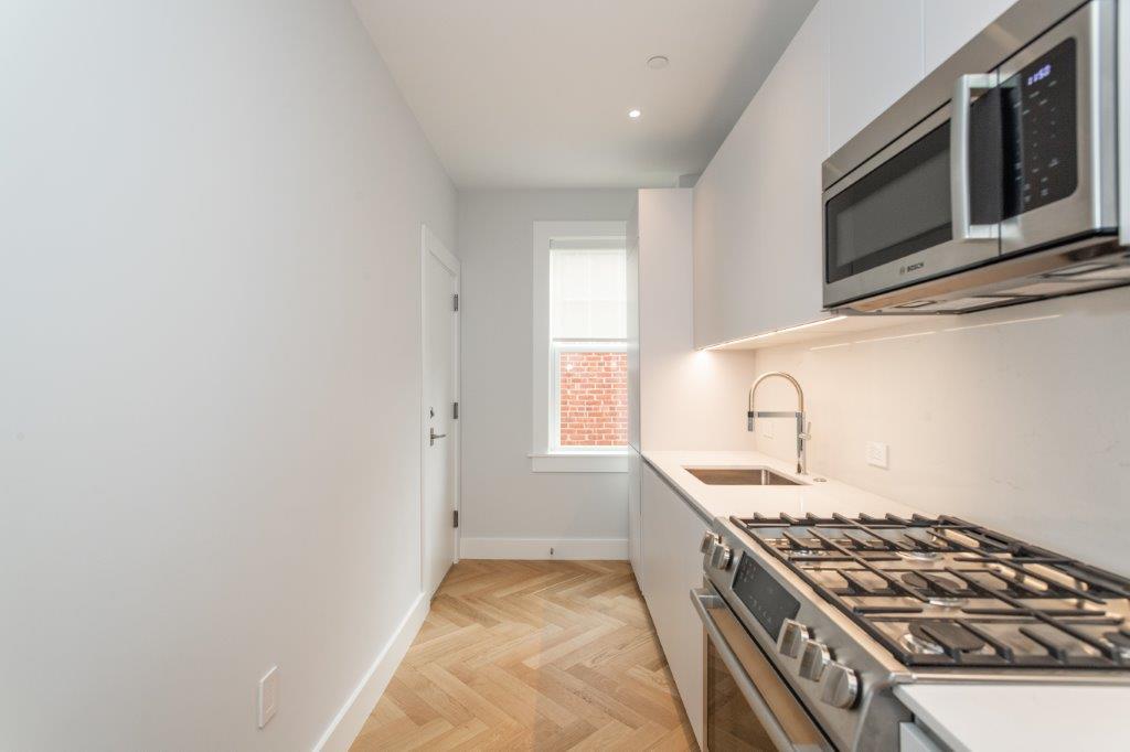 APPLICATION PENDING $3,150 / 1br - 535ft2 - ➽Deluxe Cambridge Top Floor 1 Bedroom Available July! (Agassiz)