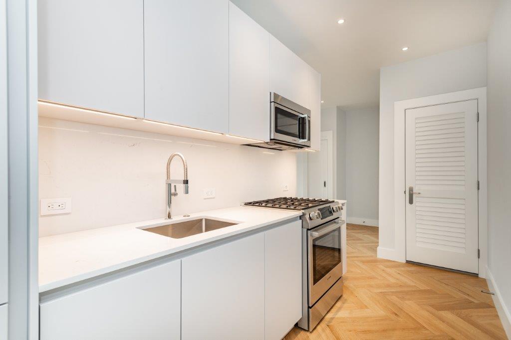 APPLICATION PENDING $3,150 / 1br - 535ft2 - ➽Deluxe Cambridge Top Floor 1 Bedroom Available July! (Agassiz)