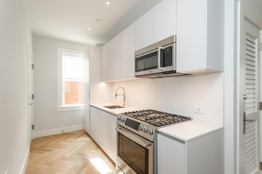 APPLICATION PENDING $3,150 / 1br - 535ft2 - ➽Deluxe Cambridge Top Floor 1 Bedroom Available July! (Agassiz)