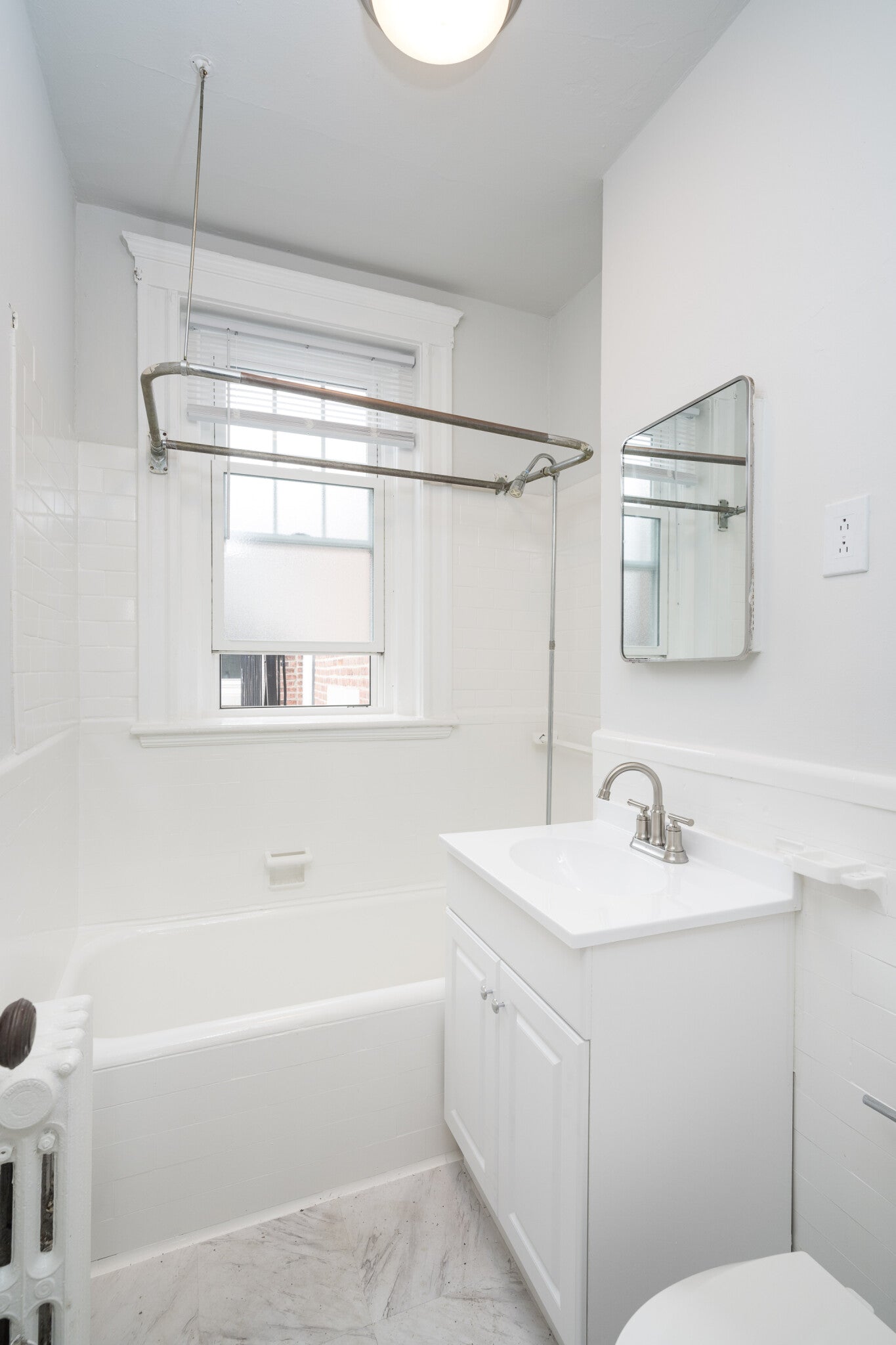 $2,295 / 1br - 585ft2 - ➽Beautiful Brighton 1 Bedroom Available Now! HT & HW Included! No Fee! (Brighton)