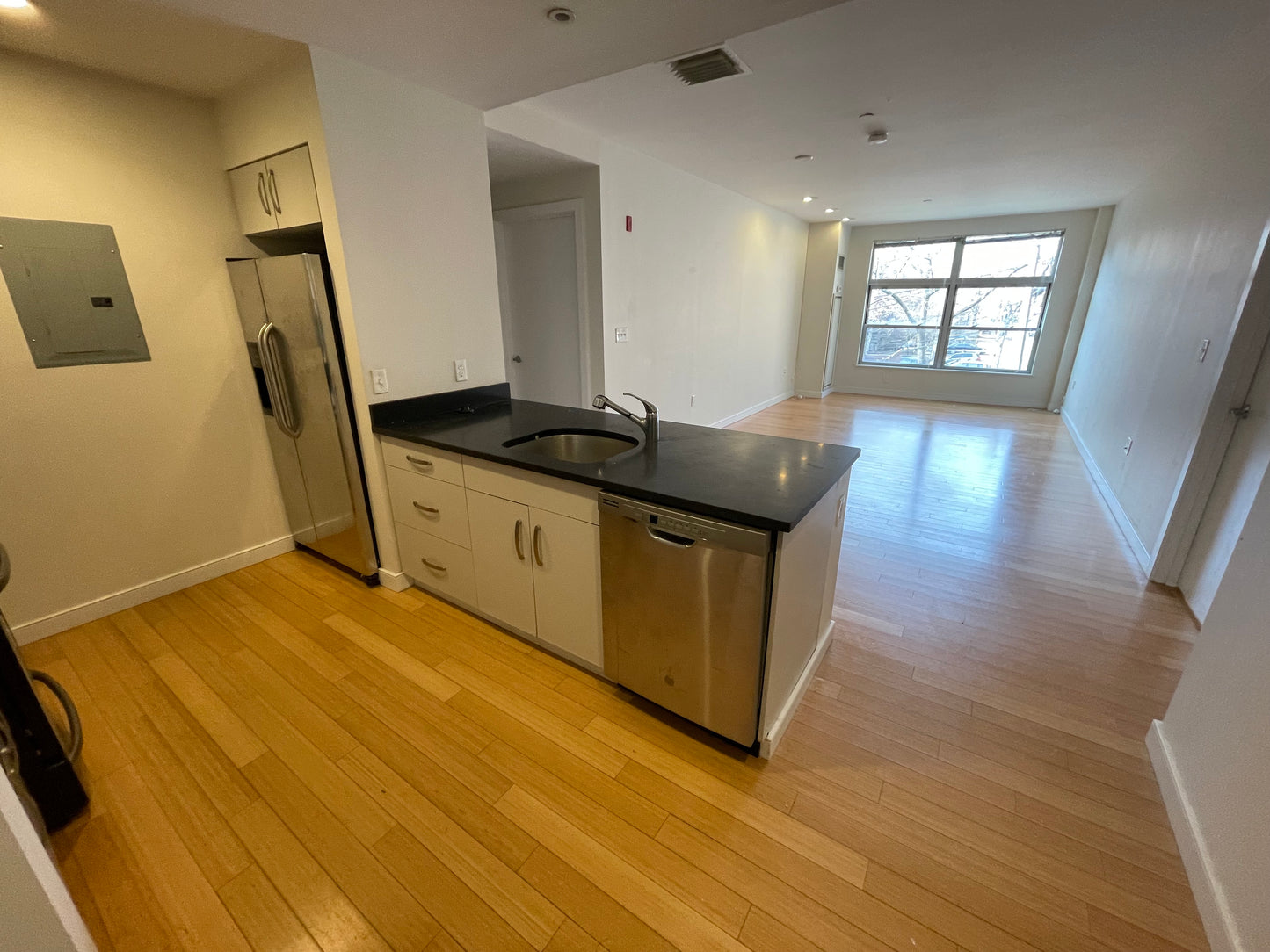 APPLICATION PENDING $4,250 / 2br - 1146ft2 - ➽Alluring South End 2 Bedroom 2 Bathroom Available June! (South End)