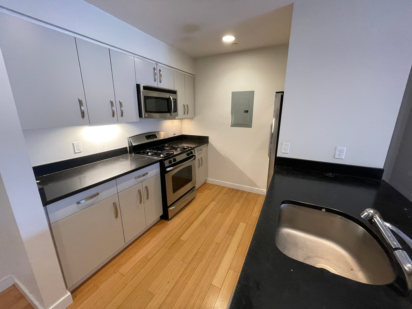 APPLICATION PENDING $4,250 / 2br - 1146ft2 - ➽Alluring South End 2 Bedroom 2 Bathroom Available June! (South End)