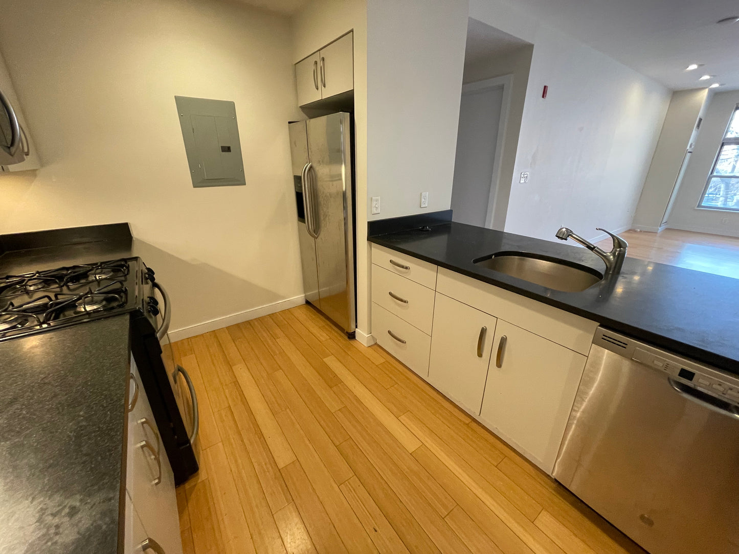 APPLICATION PENDING $4,250 / 2br - 1146ft2 - ➽Alluring South End 2 Bedroom 2 Bathroom Available June! (South End)