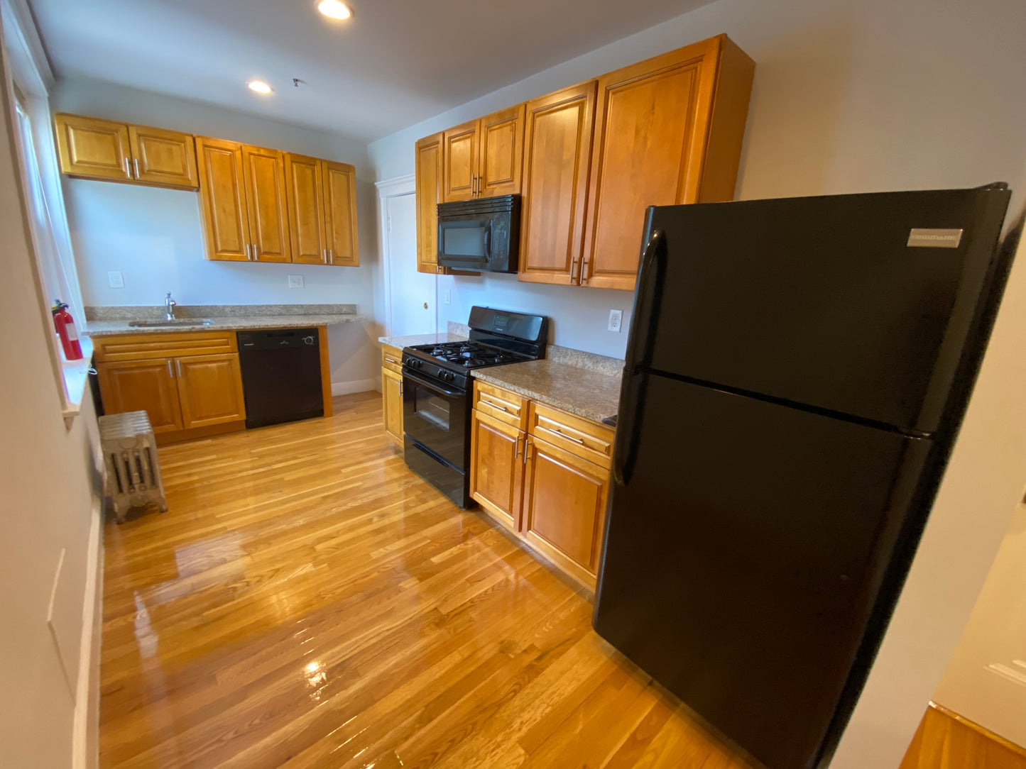 $2,550 / 1br - 585ft2 - ➽Fantastic Brighton 1 Bedroom Avail. October! HT/HW Included! No Fee! (Brighton)