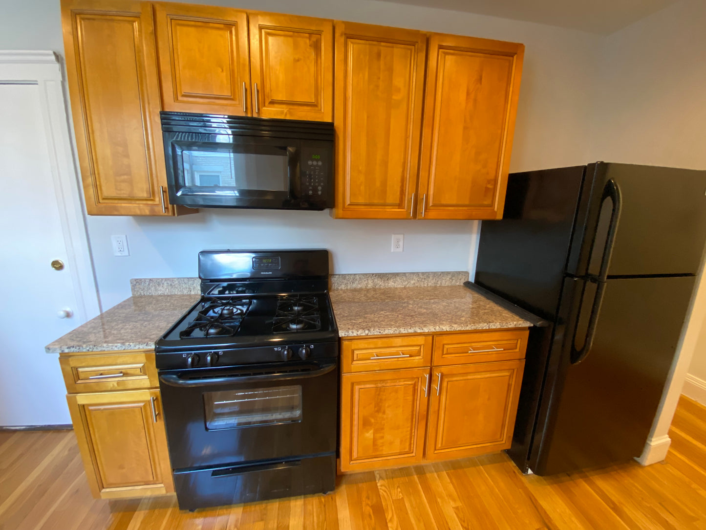 $2,550 / 1br - 585ft2 - ➽Fantastic Brighton 1 Bedroom Avail. October! HT/HW Included! No Fee! (Brighton)