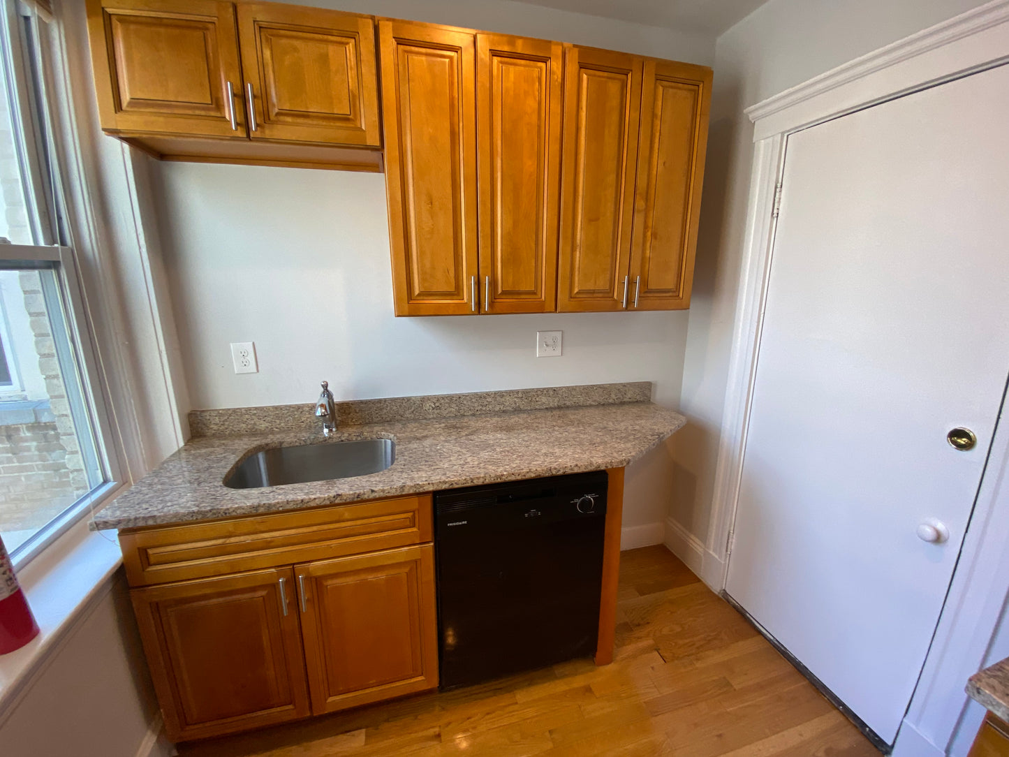 $2,550 / 1br - 585ft2 - ➽Fantastic Brighton 1 Bedroom Avail. October! HT/HW Included! No Fee! (Brighton)