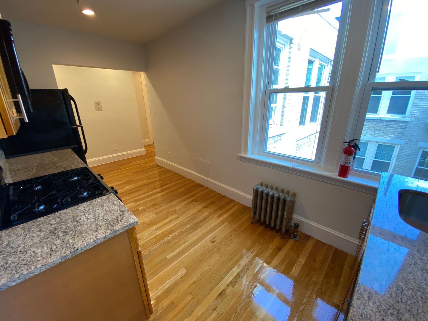 $2,550 / 1br - 585ft2 - ➽Fantastic Brighton 1 Bedroom Avail. October! HT/HW Included! No Fee! (Brighton)
