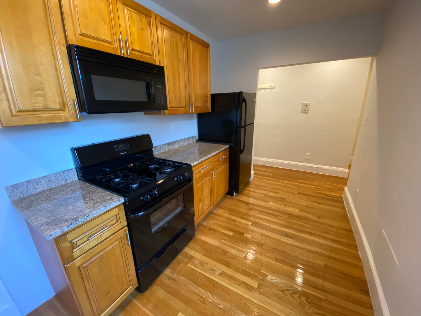 $2,550 / 1br - 585ft2 - ➽Fantastic Brighton 1 Bedroom Avail. October! HT/HW Included! No Fee! (Brighton)