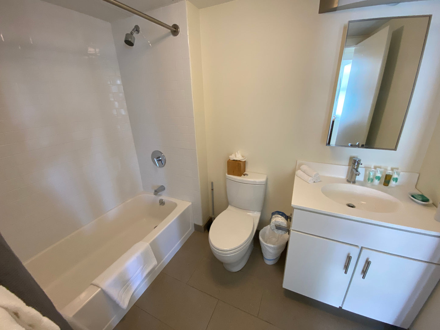 $4,550 / 2br - 889ft2 - ➽Incredible Midtown 2 Bedroom 2 Bath Penthouse Available June! No Fee! (Midtown)