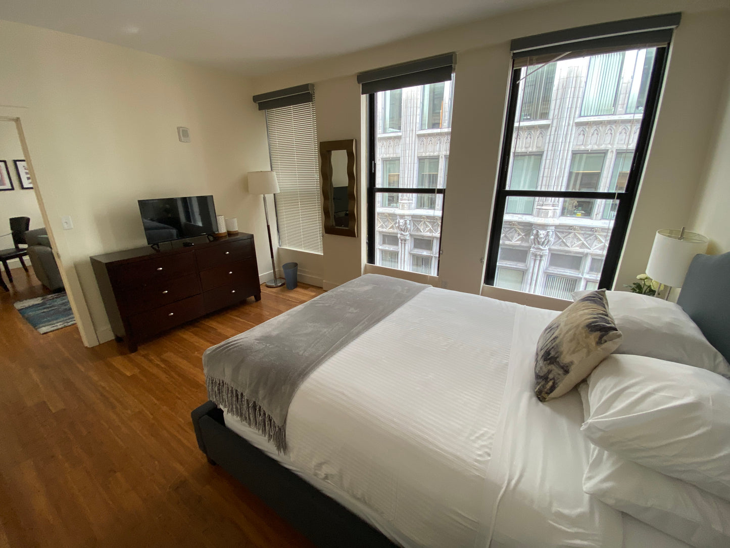$3,300 / 1br - 603ft2 - ➽Deluxe Midtown 1 Bedroom Available September! Pet-Friendly! (Midtown)