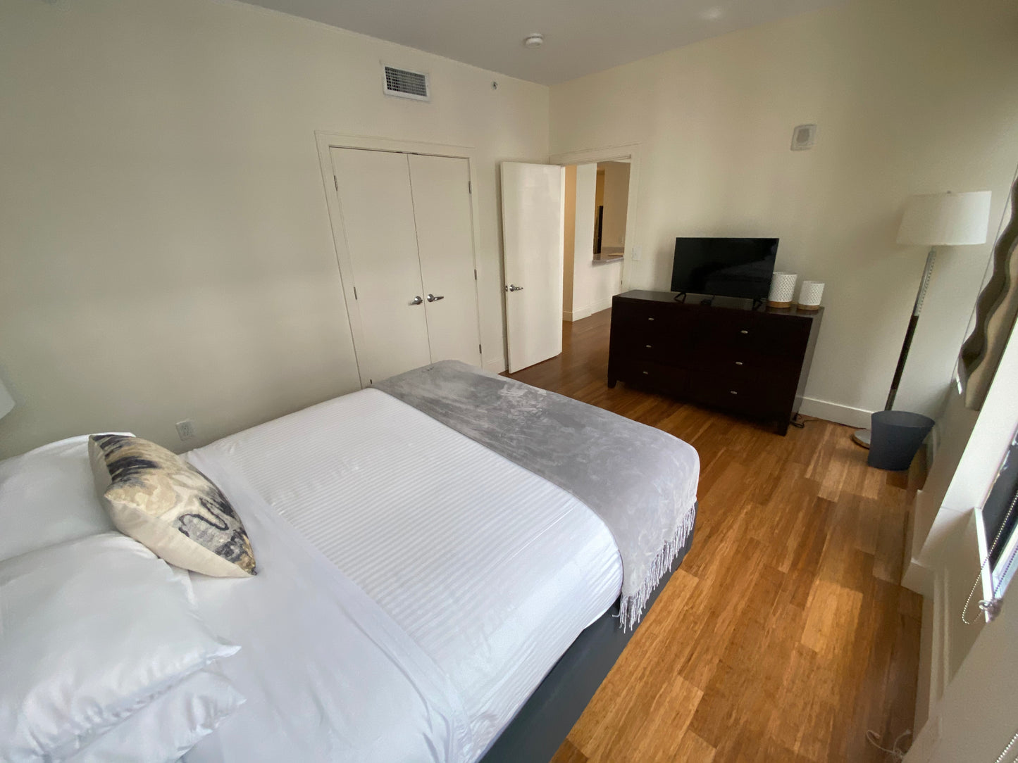 $3,300 / 1br - 603ft2 - ➽Deluxe Midtown 1 Bedroom Available September! Pet-Friendly! (Midtown)