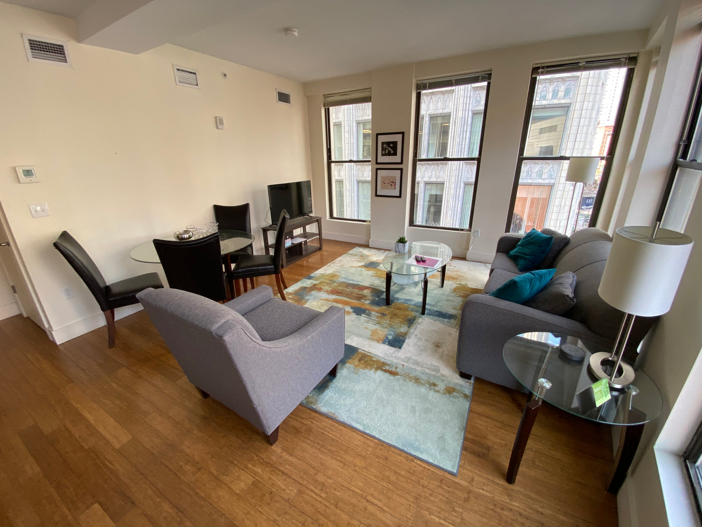 RENTED/OFF MARKET $2,845 / 1br - 659ft2 - ➽Chic Midtown 1 Bedroom Available September! Pet-Friendly! (Midtown)