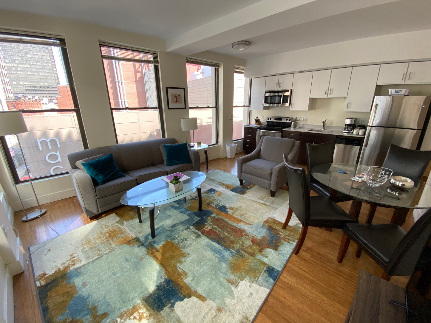 RENTED/OFF MARKET $2,845 / 1br - 659ft2 - ➽Chic Midtown 1 Bedroom Available September! Pet-Friendly! (Midtown)