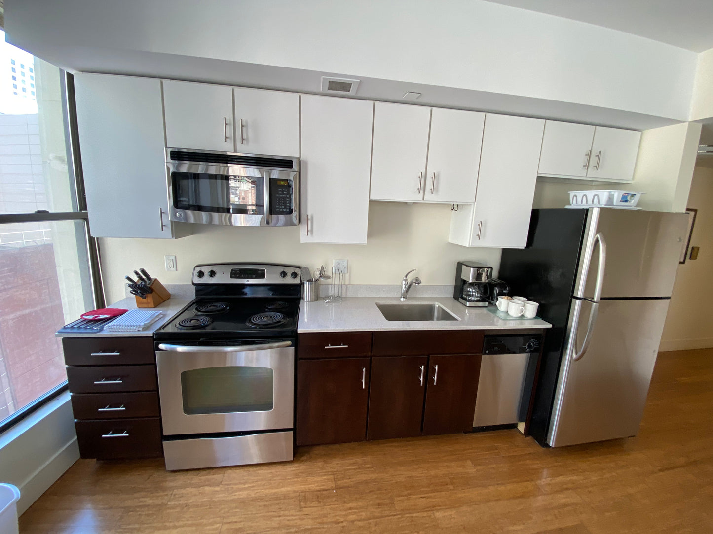 RENTED/OFF MARKET $2,845 / 1br - 659ft2 - ➽Chic Midtown 1 Bedroom Available September! Pet-Friendly! (Midtown)