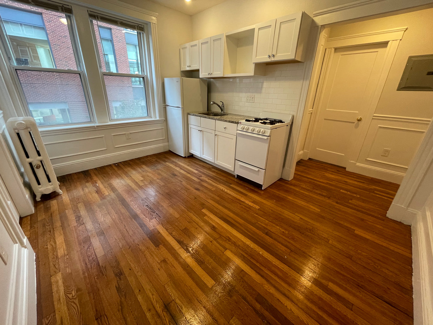 $3,350 / 2br - 419ft2 - ➼Cozy Mission Hill 2 Bedroom w/HT & HW Included Avail 7/1! (Mission Hill)