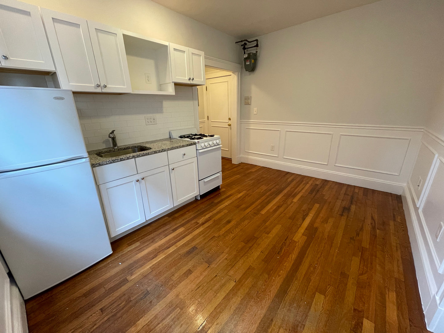 $3,350 / 2br - 419ft2 - ➼Cozy Mission Hill 2 Bedroom w/HT & HW Included Avail 7/1! (Mission Hill)