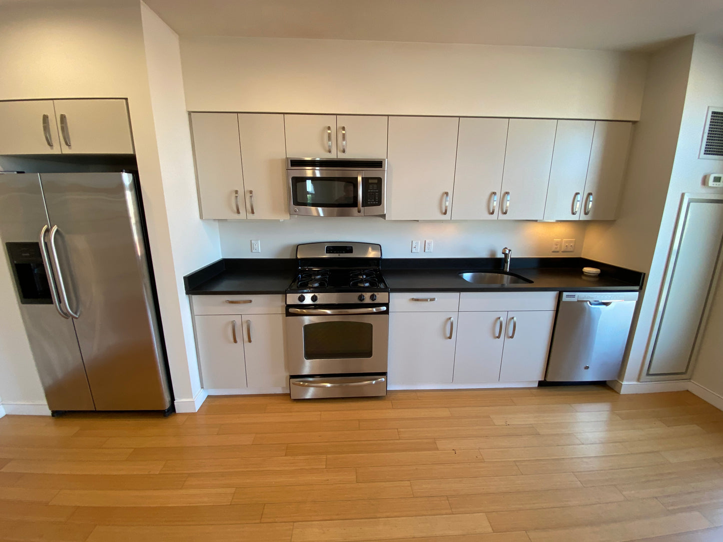 $4,450 / 2br - 909ft2 - ➽Stellar South End 2 Bedroom 1.5 Bathroom Available September! (South End)
