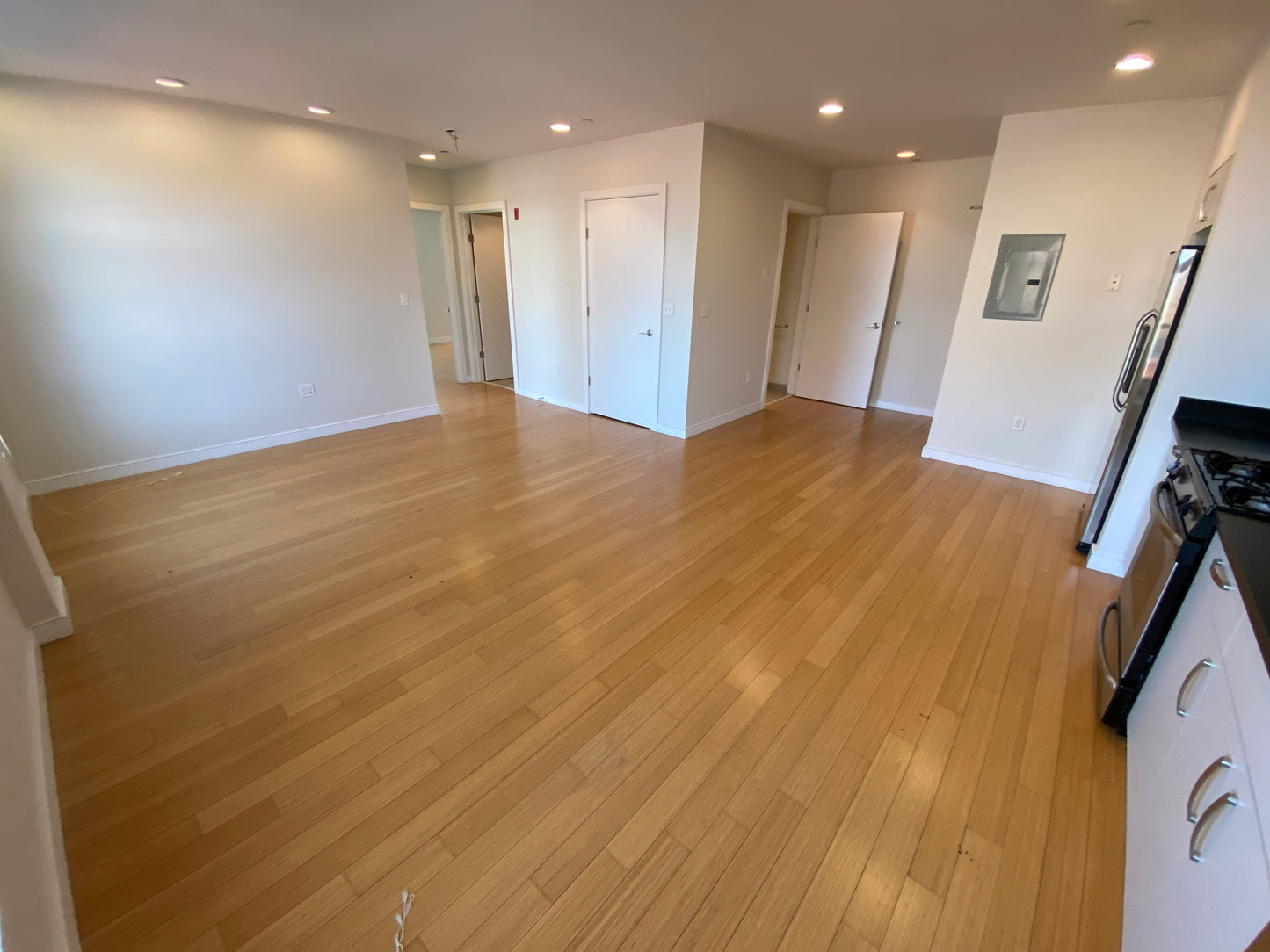 $4,450 / 2br - 909ft2 - ➽Stellar South End 2 Bedroom 1.5 Bathroom Available September! (South End)