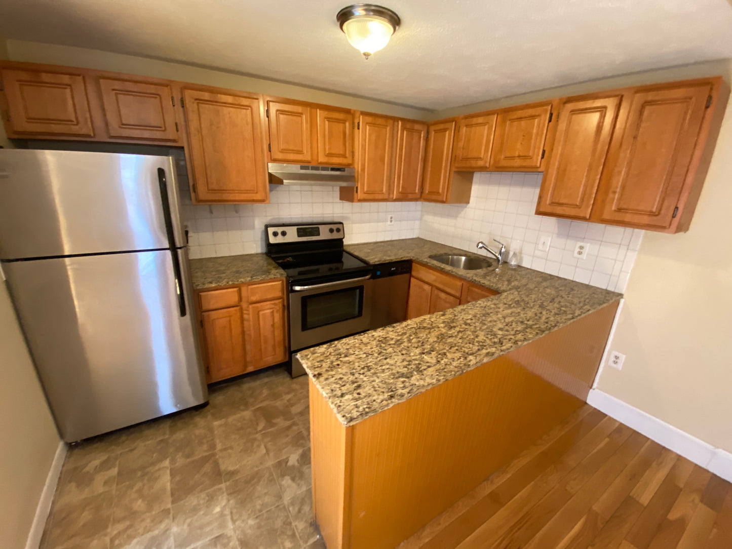 RENTED/OFF MARKET $3,400 / 2br - 571ft2 - ➼Stunning Beacon Hill 2 Bedroom w/No Fee! Pet-Friendly! (Beacon Hill)