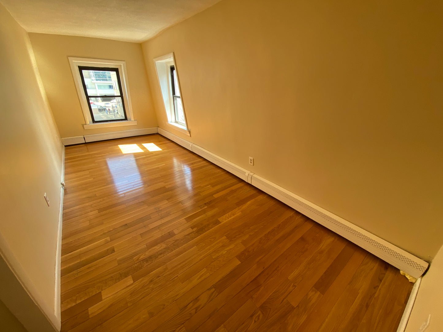 RENTED/OFF MARKET $3,400 / 2br - 571ft2 - ➼Stunning Beacon Hill 2 Bedroom w/No Fee! Pet-Friendly! (Beacon Hill)
