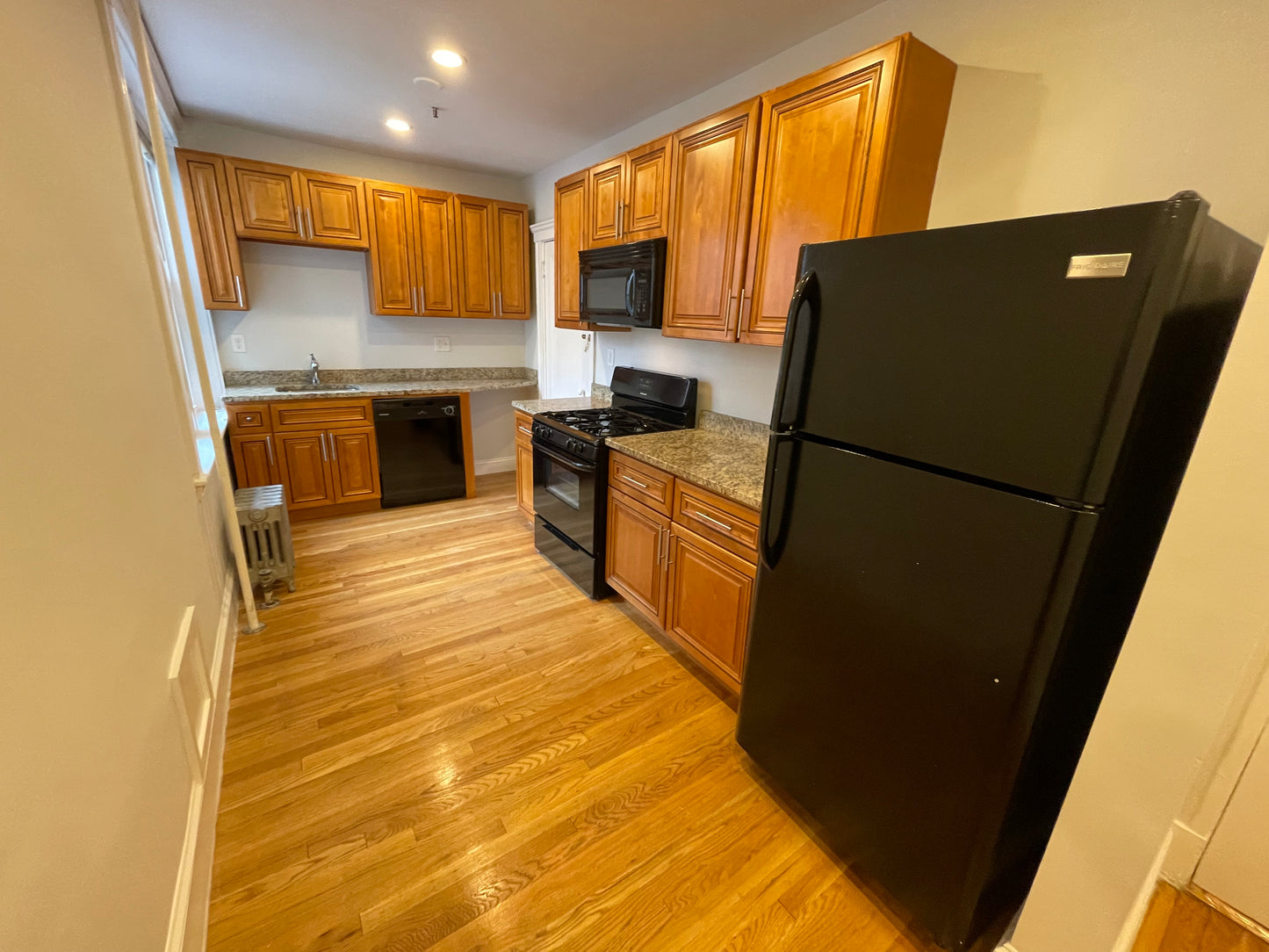 $2,340 / 1br - 585ft2 - ➽Charming Brighton 1 Bedroom Available November! No Fee! HT/HW Includ. (Brighton)