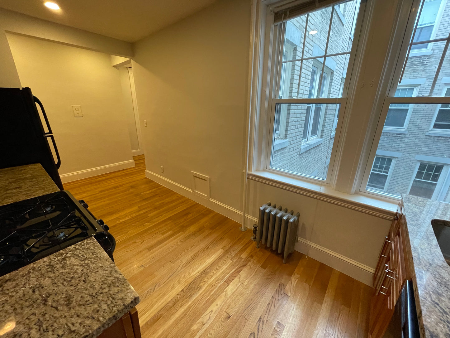 $2,340 / 1br - 585ft2 - ➽Charming Brighton 1 Bedroom Available November! No Fee! HT/HW Includ. (Brighton)