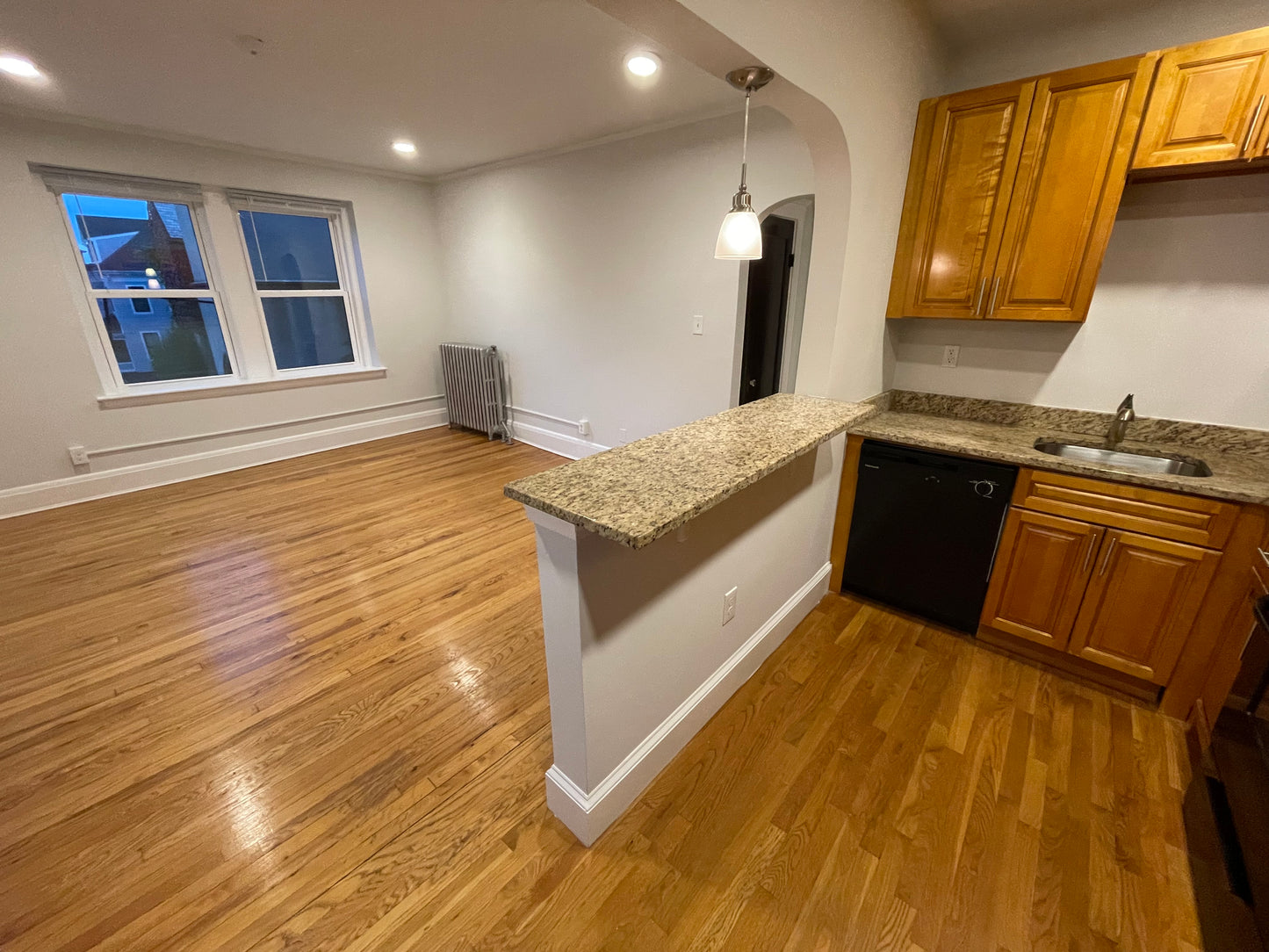 $2,750 / 2br - 765ft2 - ➽Fantastic Somerville 2 Bedroom Available 11/1! No Fee! HT/HW Included (Winter Hill)