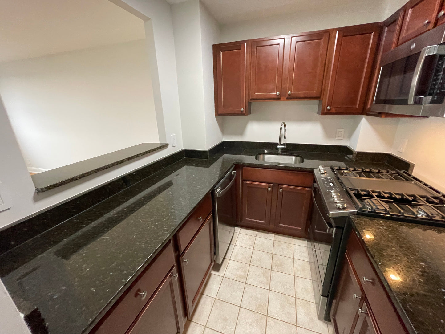 $3,300 / 2br - 793ft2 - ➽Deluxe South Boston 2 Bedroom Available October! No Fee! (South Boston)