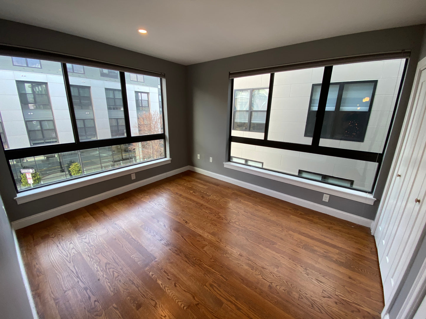 RENTED/OFF MARKET $4,100 / 2br - 823ft2 - ➽Airy South Boston/Seaport 2 Bedroom Available August! (South Boston)