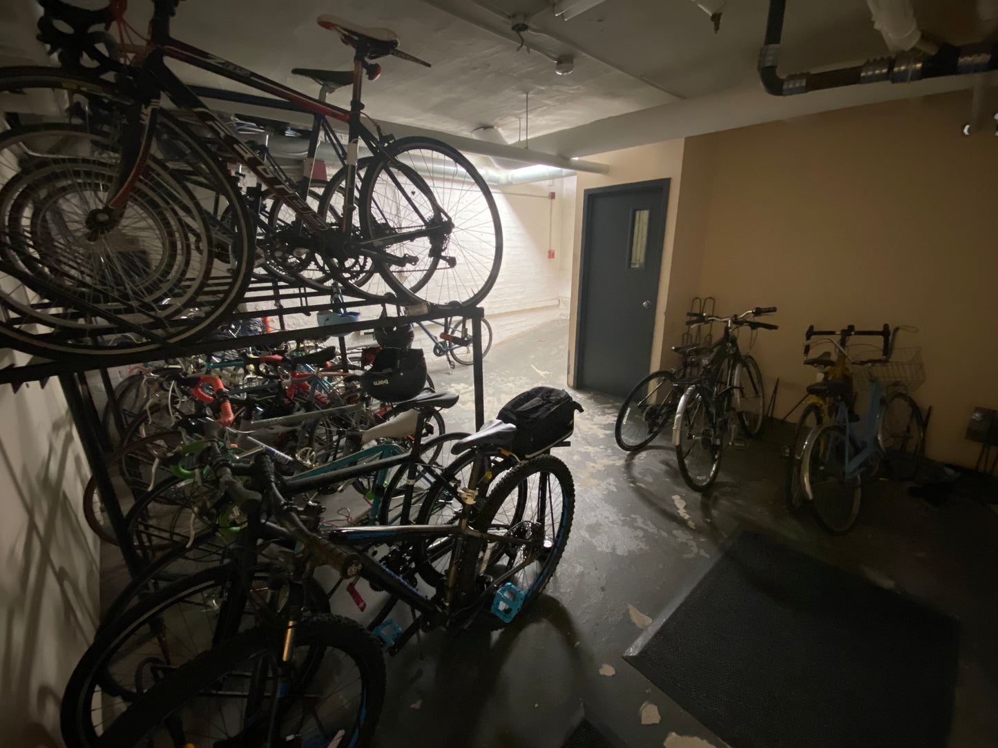 $2,660 / 2br - 815ft2 - ➽Stunning Somerville 2 Bedroom Available Now! No Fee! HT/HW Included! (Winter Hill)