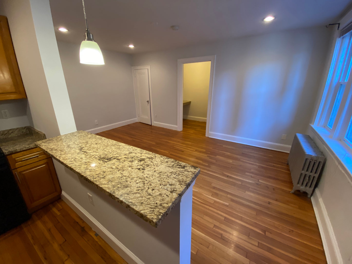 TEMPORARILY OFF MARKET $2,300 / 405ft2 - ➽Cozy Somerville Studio Available August! (Winter Hill)