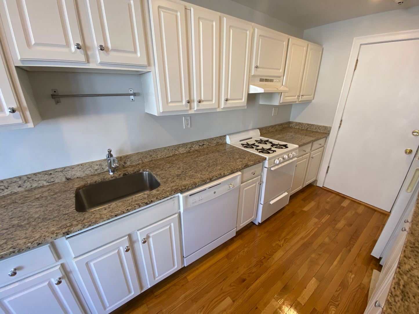 $2,700 / 1br - 660ft2 - ➽Charming Somerville 1 Bedroom Available 12/1! No Fee! HT/HW Included! (Winter Hill)
