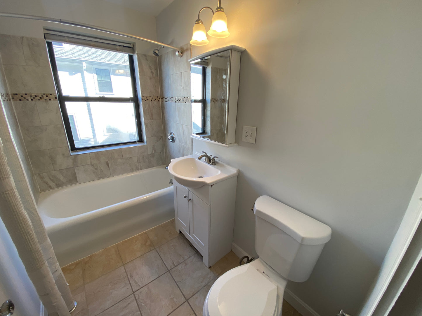 $2,700 / 1br - 660ft2 - ➽Charming Somerville 1 Bedroom Available 12/1! No Fee! HT/HW Included! (Winter Hill)