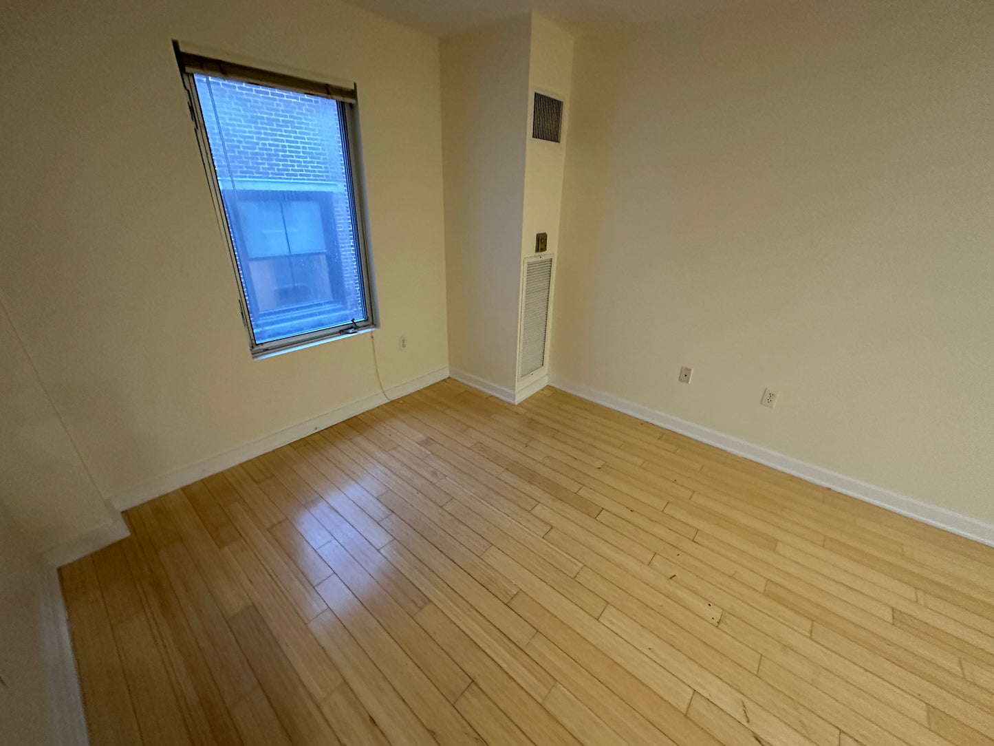 APPLICATION PENDING $2,290 / 1br - 460ft2 - ➽Tranquil Downtown 1 Bedroom Available Now! Pet-Friendly! (Theatre District)