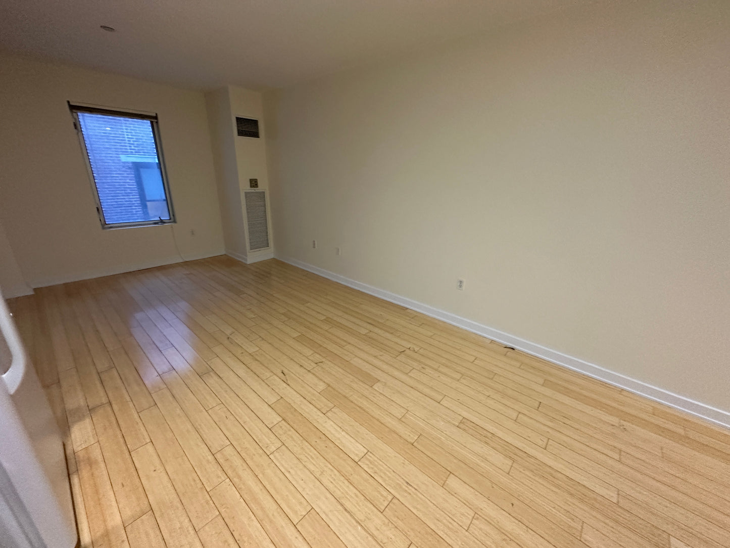 APPLICATION PENDING $2,290 / 1br - 460ft2 - ➽Tranquil Downtown 1 Bedroom Available Now! Pet-Friendly! (Theatre District)