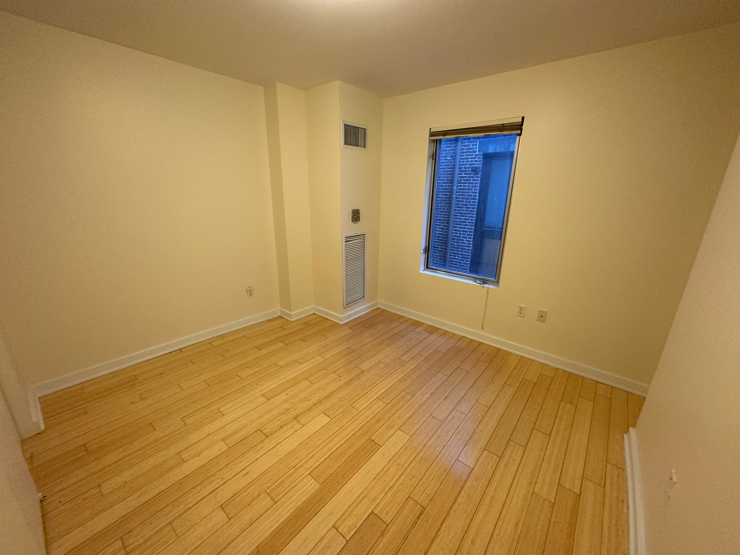 APPLICATION PENDING $2,290 / 1br - 460ft2 - ➽Tranquil Downtown 1 Bedroom Available Now! Pet-Friendly! (Theatre District)