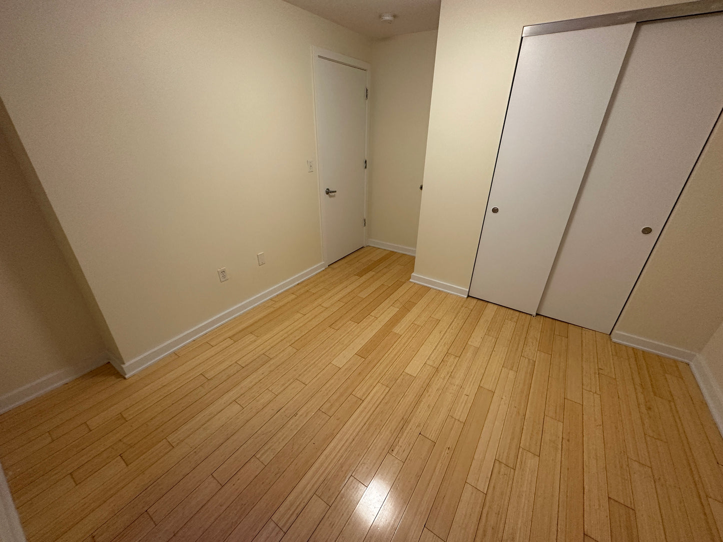 APPLICATION PENDING $2,290 / 1br - 460ft2 - ➽Tranquil Downtown 1 Bedroom Available Now! Pet-Friendly! (Theatre District)