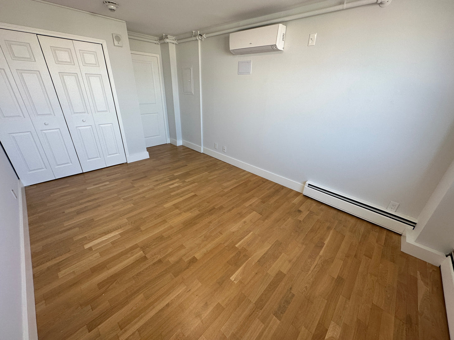 APPLICATION PENDING $2,850 / 1br - 570ft2 - ➽Airy South Boston 1 Bedroom Available August! Pet-Friendly! (South Boston)