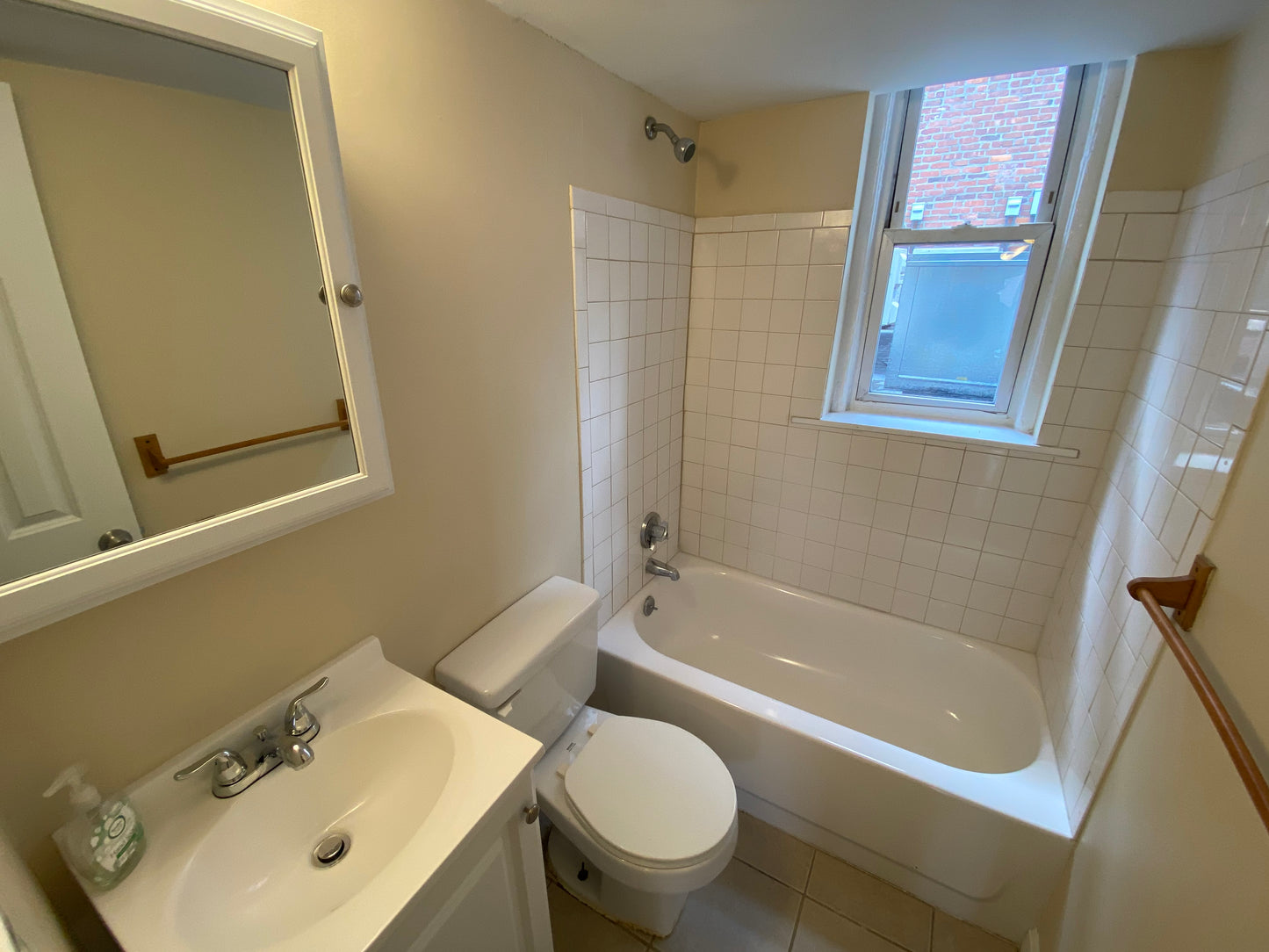 APPLICATION PENDING $2,650 / 1br - ➼Beautiful Beacon Hill 1 Bedroom w/No Fee! Pet-Friendly! (Beacon Hill)