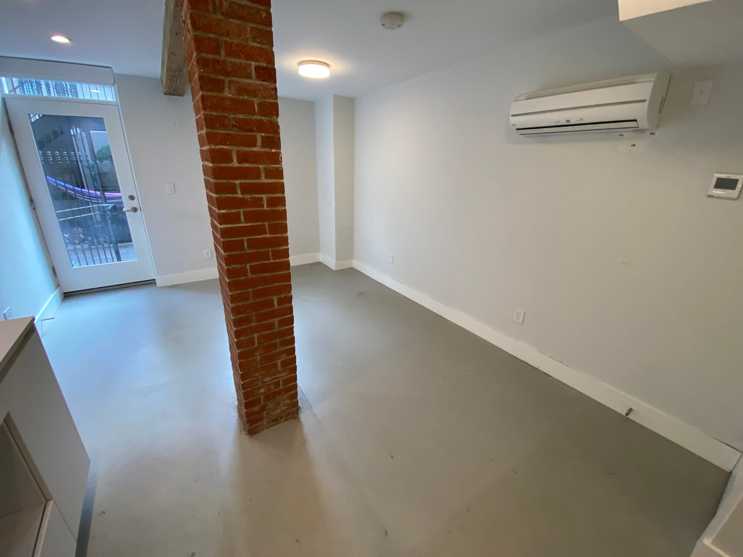 $1,880 / 296ft2 - ➽Classy Modern South End Studio w/Patio! Available Now! No Fee! (South End)