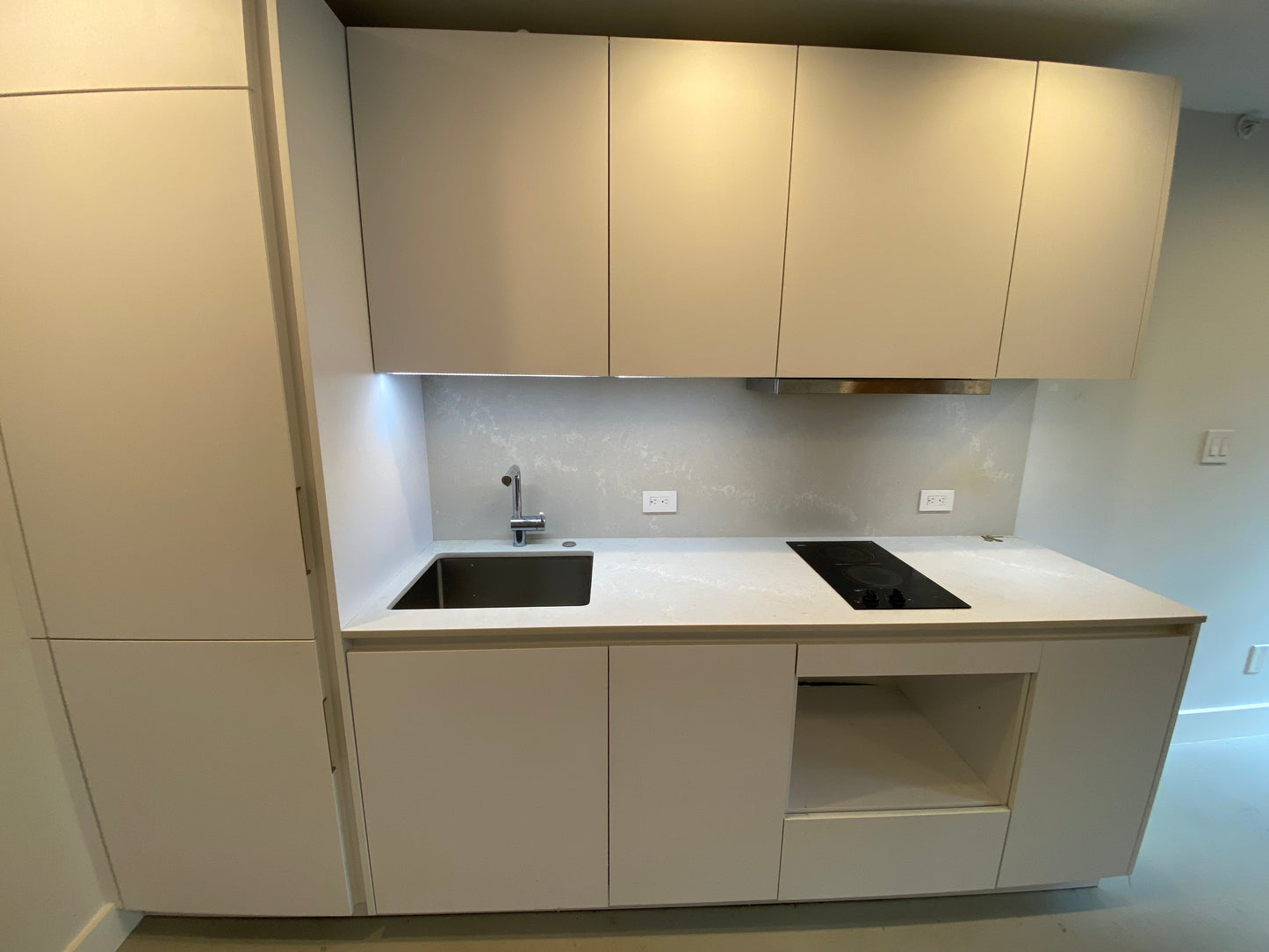 $1,880 / 296ft2 - ➽Classy Modern South End Studio w/Patio! Available Now! No Fee! (South End)