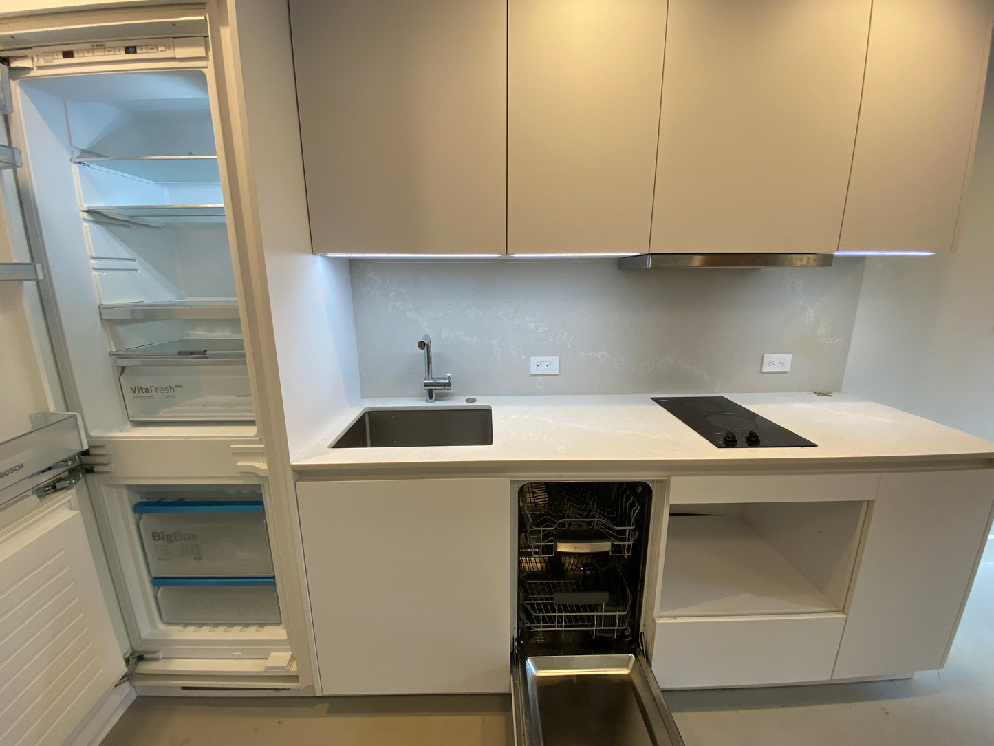 $1,880 / 296ft2 - ➽Classy Modern South End Studio w/Patio! Available Now! No Fee! (South End)