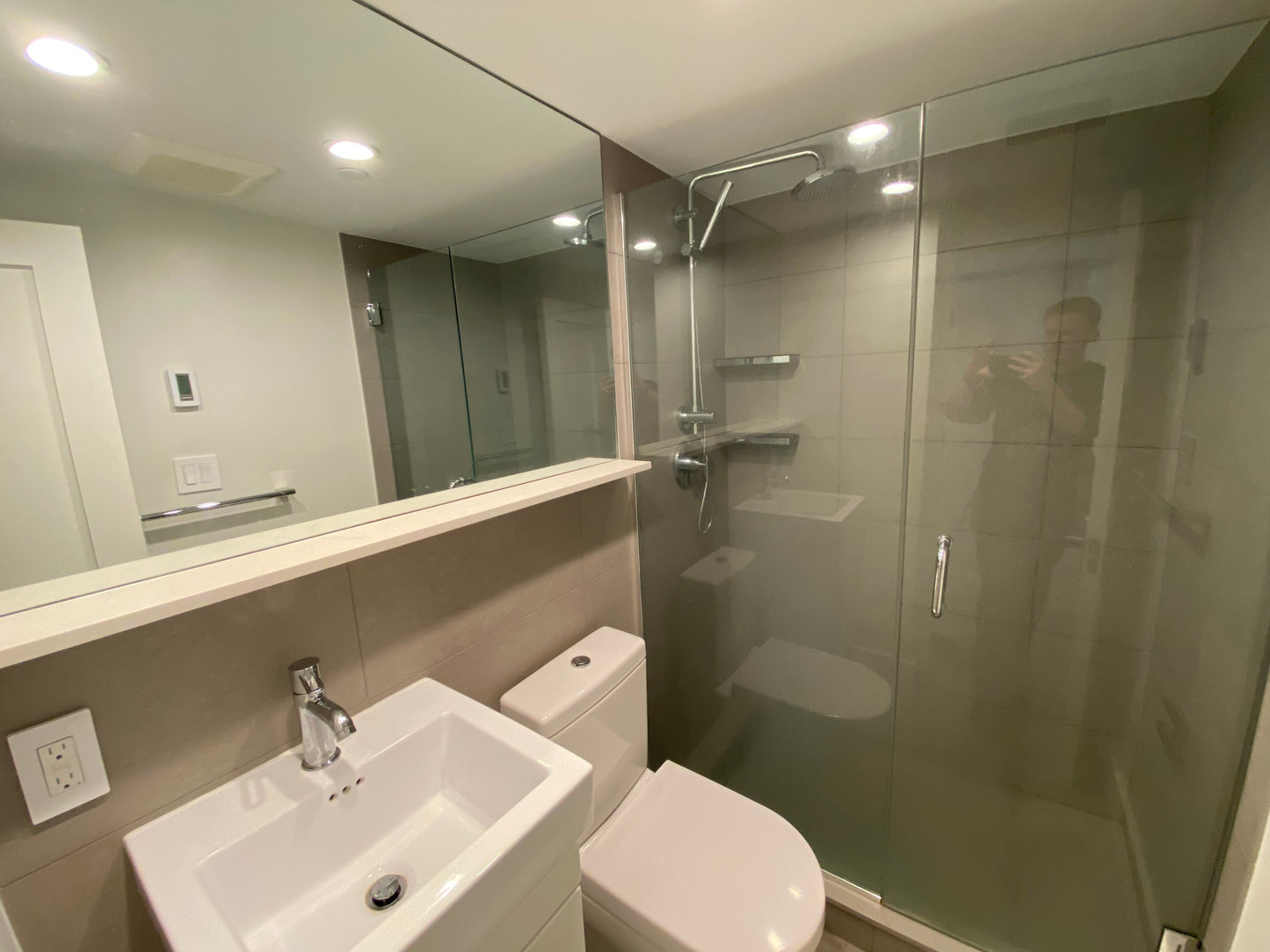 $1,880 / 296ft2 - ➽Classy Modern South End Studio w/Patio! Available Now! No Fee! (South End)