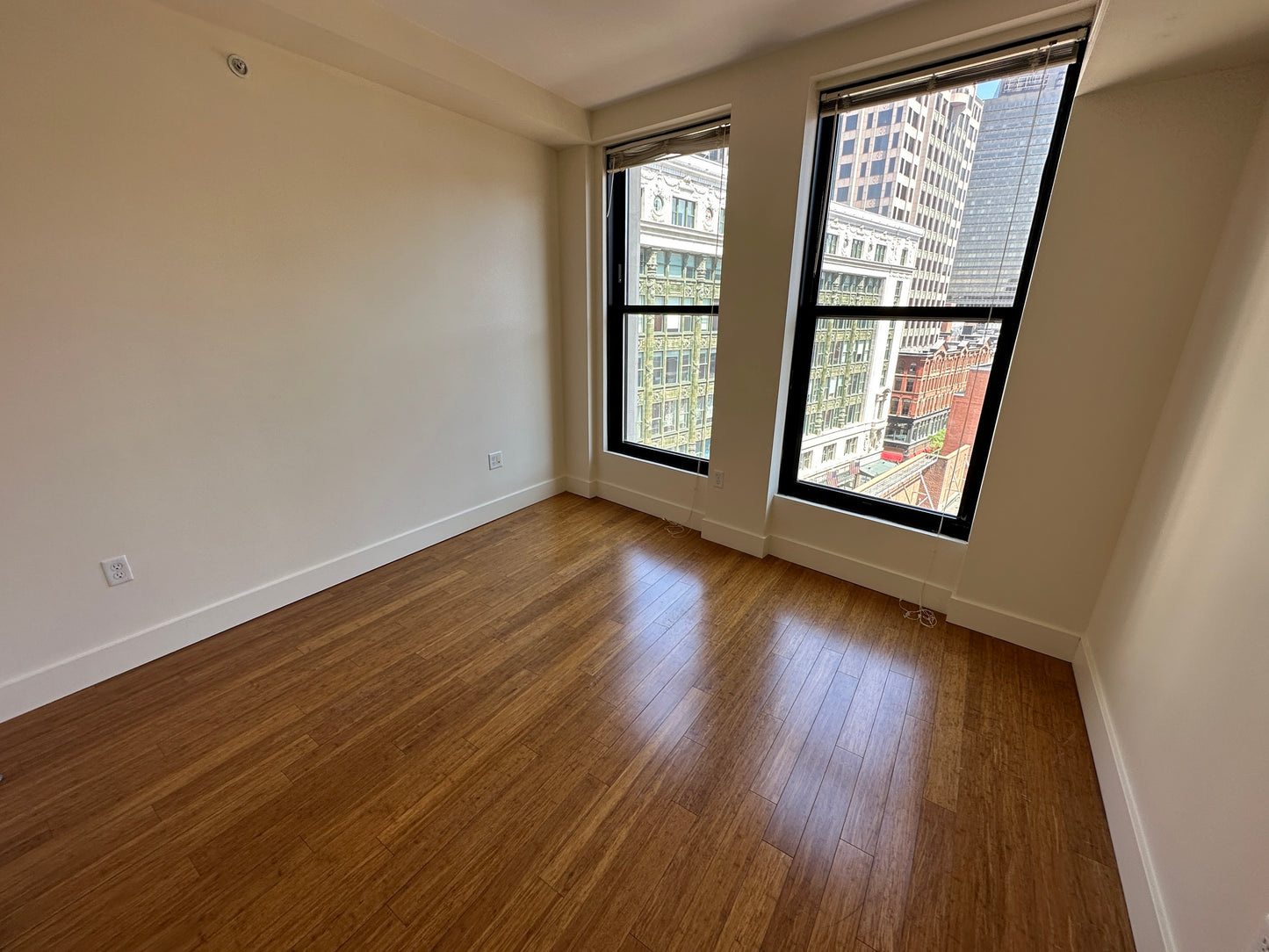 $4,125 / 2br - 596ft2 - ➽Airy Midtown 2 Bedroom Available July! Pet-Friendly! (Midtown)