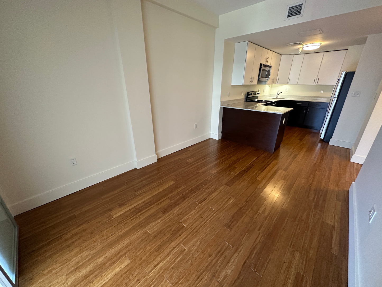 $4,125 / 2br - 596ft2 - ➽Dashing Midtown 2 Bedroom Available September! Pet-Friendly! (Midtown)