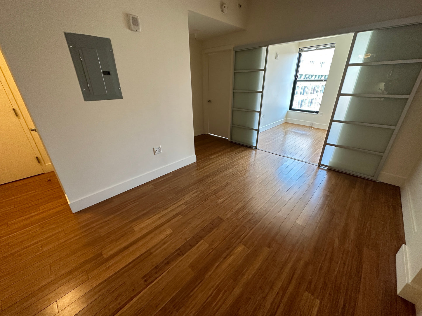 $4,125 / 2br - 596ft2 - ➽Dashing Midtown 2 Bedroom Available September! Pet-Friendly! (Midtown)