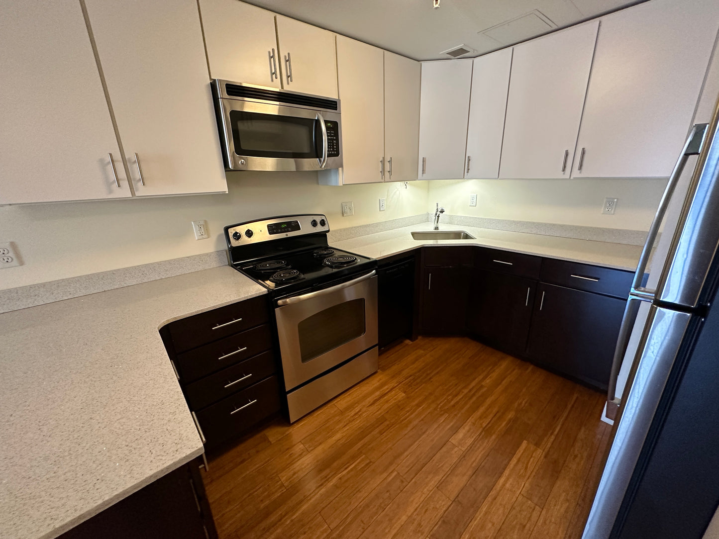$4,125 / 2br - 596ft2 - ➽Dashing Midtown 2 Bedroom Available September! Pet-Friendly! (Midtown)