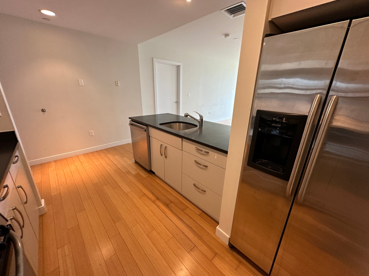 RENTED/OFF MARKET $4,200 / 2br - 1156ft2 - ➽Elegant South End 2 Bedroom 2 Bathroom Available September! (South End)
